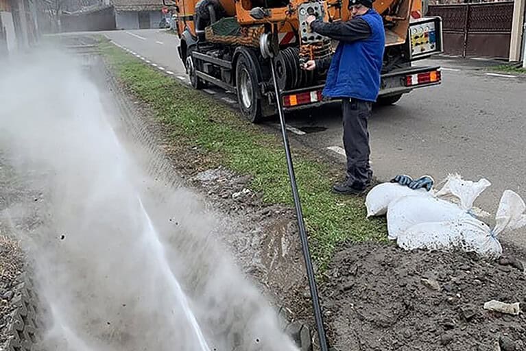 Desfundare canalizare si decolmatare santuri de apa in Harghita 6 Desfundare canalizare si decolmatare santuri de apa in Harghita